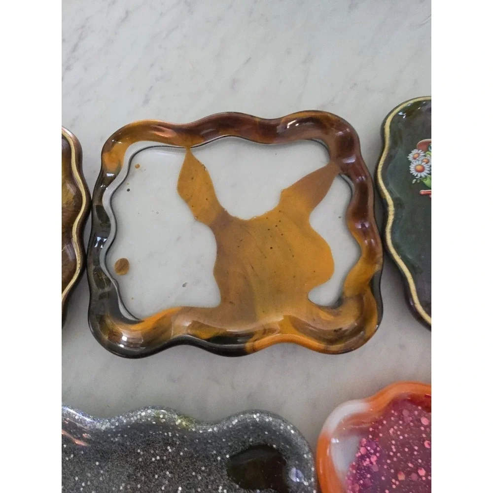 Handmade  Resin  Wavy Edge Plates